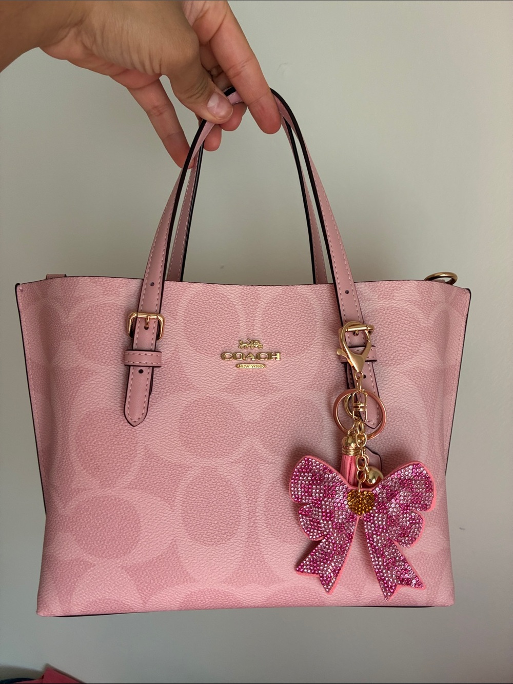 2/$20🎀 Pink Bow Crystal Keychain with Gold Hardware